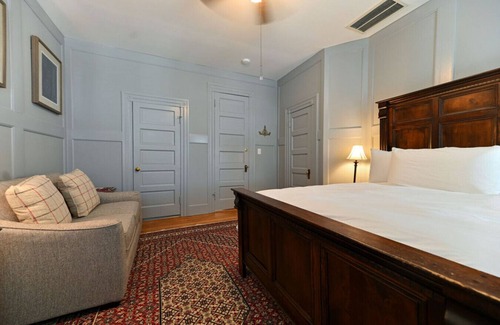 Edenton Bed & Breakfast | Old world charm downtown Edenton near the harbor, with homemade breakfast daily