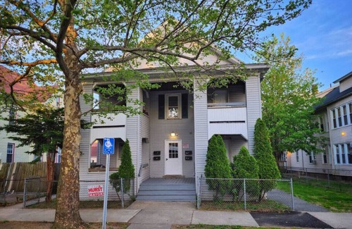 Springfield Apartment | Old world charm with modern renovation and decor