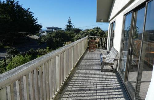 Waikanae House | Olde Beach Villa