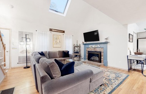 East Harwich House | Olde Homestead Hideaway