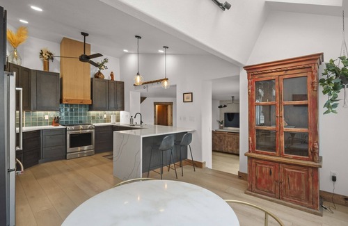Scenic Heights House | Olde Town Getaway