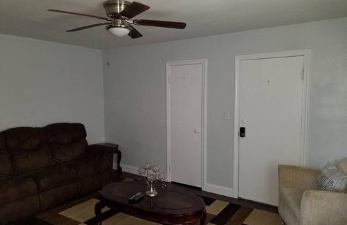 Norfolk House | Older Cozy Duplex A