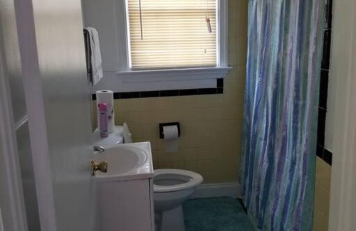 Norfolk House | Older upgraded Cozy Duplex B