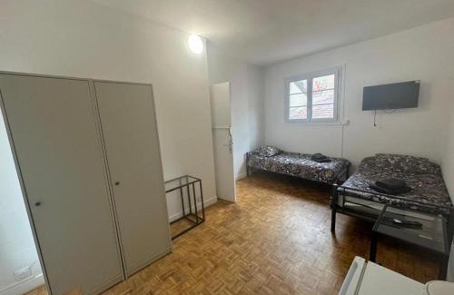 Poissy Bed & Breakfast | Oliasi Poissy