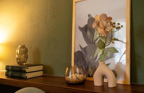 Craiova Apartment | Olive by Humpback