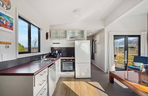 Mount Pisa House | Olive Cottage - Cromwell Holiday Home