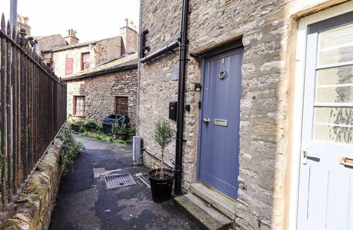 Kirkby Stephen Cottage | OLIVE COTTAGE, with open fire in Kirkby Stephen