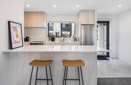 Trentham House | Oliver Oasis: Wellington 2BR Retreat