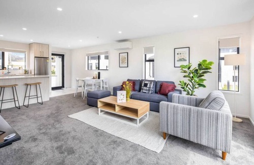Trentham House | Oliver Oasis: Wellington 2BR Retreat