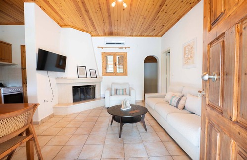 Eva House | Olivilla Garden Retreat A Peaceful Escape