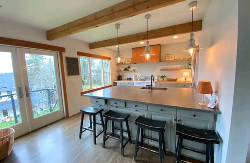 Olympia Cottage | Olympia Waterfront Beach Cottage