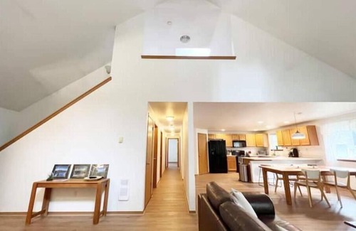 Hoodsport House | Olympic Base Camp: Pet friendly & spacious 4 bedroom home w/hot tub