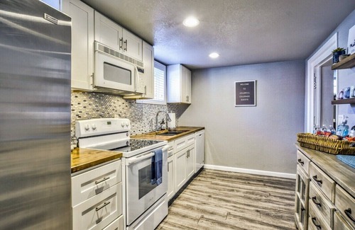 Central Colorado Springs Apartment | Olympic Flat! Downtown w Hot Tub, BBQ & Fire pit