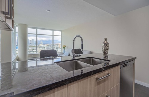Southeast False Creek House | Olympic Village, Sea Wall, near Granville Island Sky Train to AP & everywhere