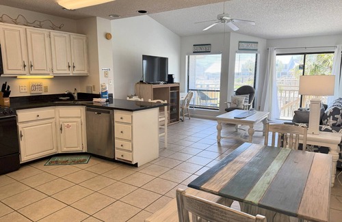 East End House | OM J5 pet friendly community pool beach access