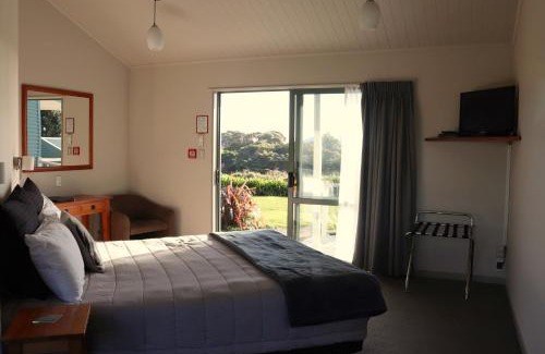 Cape Foulwind Hotel | Omau Settlers Lodge Motel