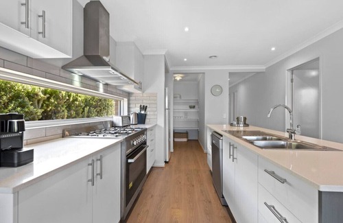 Ocean Grove House | Omega- Family getaway, games room, pets welcome, sleeps 8