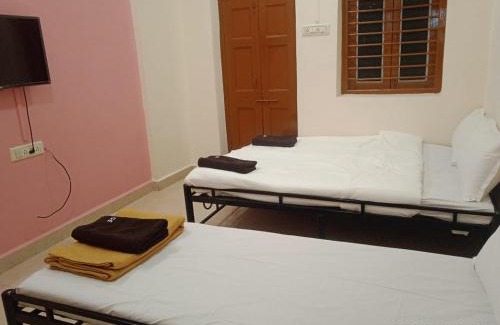 Goregaon West House | Omkar Galaxy Executive Guest House & AC Dormitory Nr Nesco Mumbai