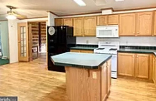 Tyrone House | On 105 Acre Farm. 30 miles from Penn State University and 20 miles from Altoona.
