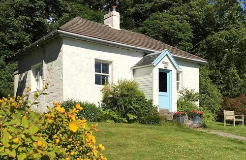 Lochgilphead Cottage | On a private hill farm estate. Set in stunning scenery close to the coast.