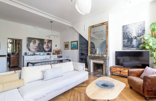 Arsenal Apartment | On a southern quay of the Île Saint Louis. Like a house. Close to Notre-Dame.