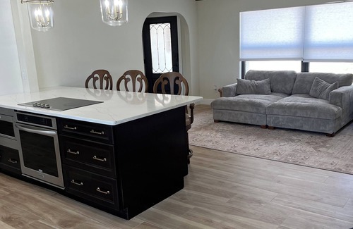 Biggar House | On canal, boat friendly, and heated saltwater pool.