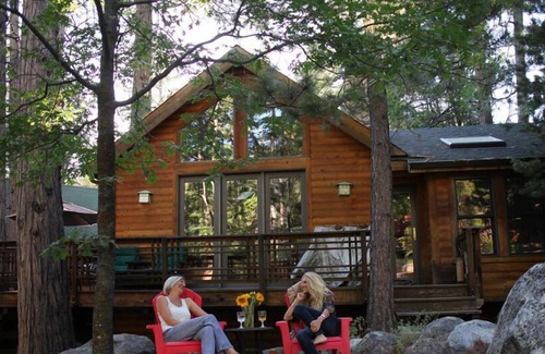 Fern Valley Cabin | ON CREEK beautiful, lush property huge deck gas fire pit town close dogs ok