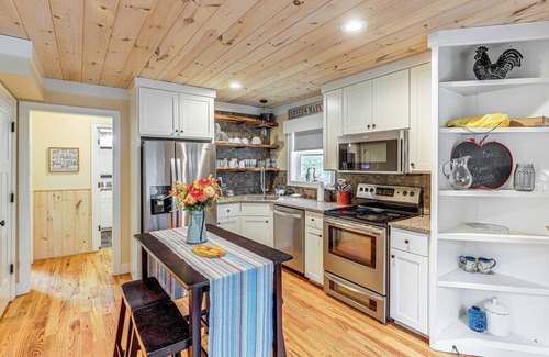 Hendersonville Cottage | On Farm: Charming Hendersonville Retreat!