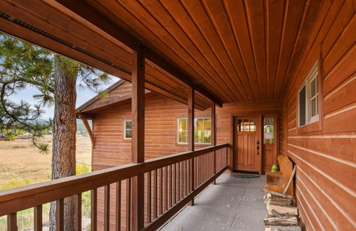 Truckee House | On Glenshire Pond | Pond Views & Only 10 min to Truckee!