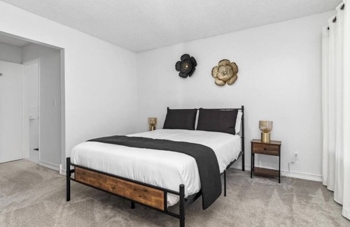 Lake San Marcos Apartment | On golf course next to lake San Marcos. Close to theme parks and beach