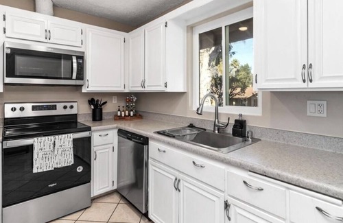 Lake San Marcos Apartment | On golf course next to lake San Marcos. Close to theme parks and beach