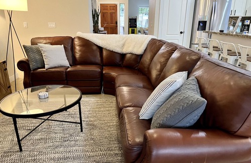 Gilbert House | On HGTV Show House Hunters! Heated Pool! Family & Dog friendly, Prime location!