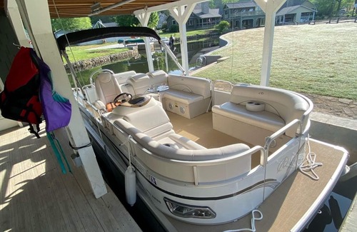 Wiley House | ON LAKE BURTON! LAKE HOUSE WITH BOAT DOCK! BOAT AVAILABLE FOR RENT!