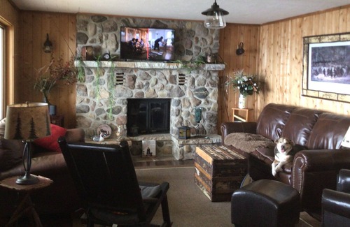 Port Douglass Cabin | On Lake Champlain at the foot of the Adirondacks. Lake access , mountain views