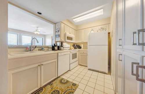 North Shore Condo | ON LAKE TIME: Lakefront Condo with Beautiful Views of Smith Mountain Lake