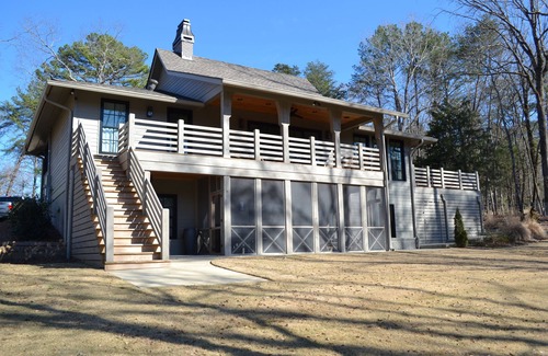 Northport House | On Lake Tuscaloosa with Covered Dock - 3 King beds 3 1/2 bath PLUS Bunk Room