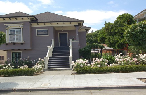 Napa House | On Main Street - Only One block to the start of Downtown Napa! Non-Hosted