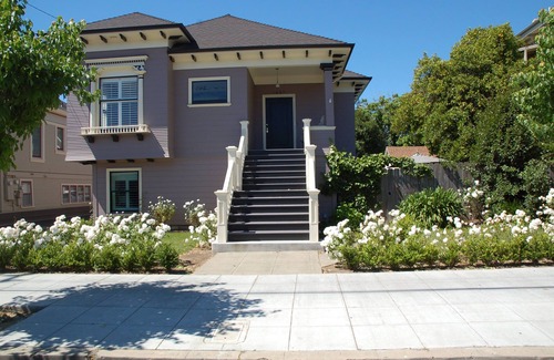 Napa House | On Main Street - Only One block to the start of Downtown Napa! Non-Hosted