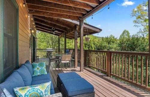 Whittier House | On Mountain Time, near casino and golf