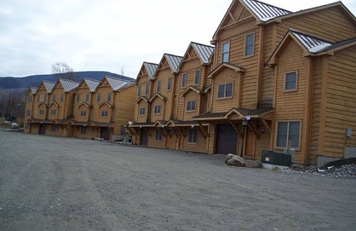 Carrabassett Valley House | On-Mountain Luxury Sugarloaf Ski Condo for Rent - Great Location!