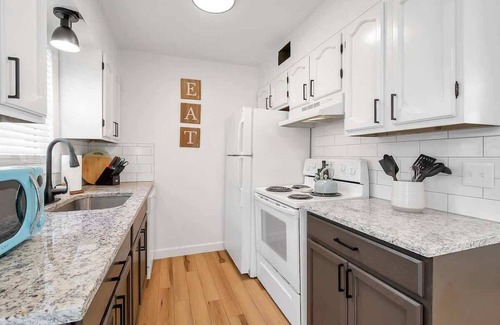 Wichita Apartment | On Par-Relaxing Ground Floor APT