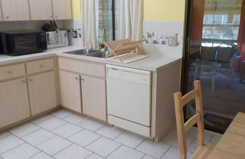 Windsor Mill House | On quiet cul de sac, black bass fishing,. Gulf and golf nearby.