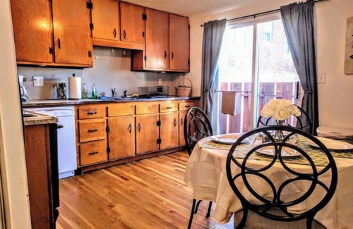 West Cambridge Apartment | On River/Harvard Sq. two blocks
