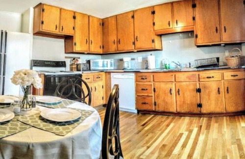West Cambridge Apartment | On River/Harvard Sq. two blocks