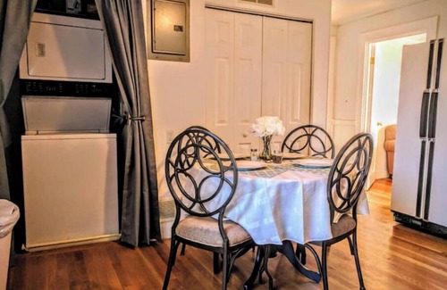 West Cambridge Apartment | On River/Harvard Sq. two blocks