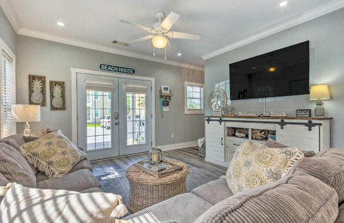 Ono Island House | On-Site Beach Bar Sunny Perdido Key Cottage!
