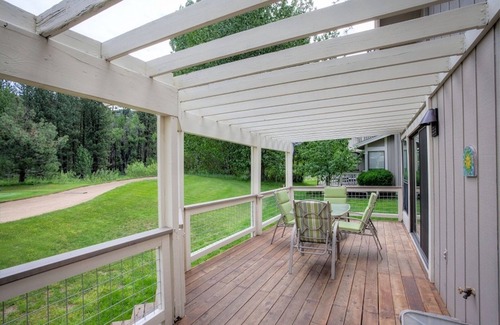 Plumas Eureka Estates House | On the 4th Green 2 bedroom Town Home - 102 Ponderosa Drive