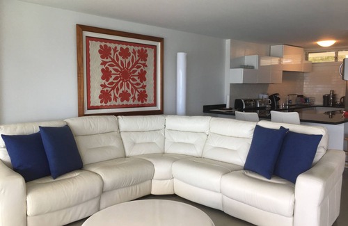 Diamond Head - Kapahulu - St. Louis Condo | ON THE BEACH 🏝 Amazing Breathtaking Oceanfront 2 Bedroom Waikiki on the Beach
