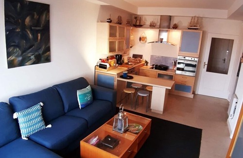 Theoule-sur-Mer Apartment | On the beach :In one of the few waterfront residences on the Côte d'Azur
