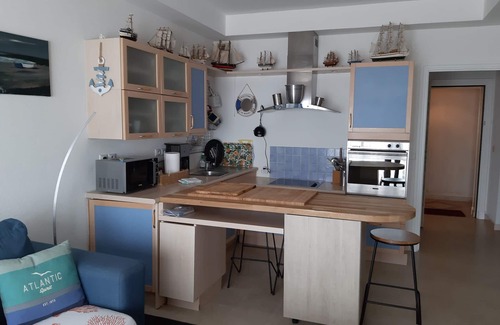 Theoule-sur-Mer Apartment | On the beach :In one of the few waterfront residences on the Côte d'Azur